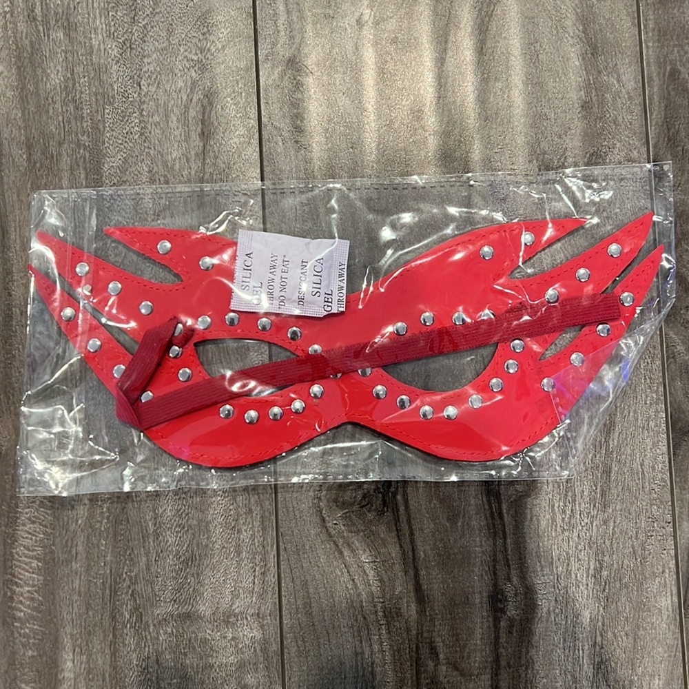 Leather Mask - Picture 2 of 3